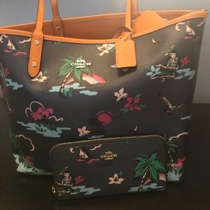 Coach Hawaiian Print Purse And Wallet